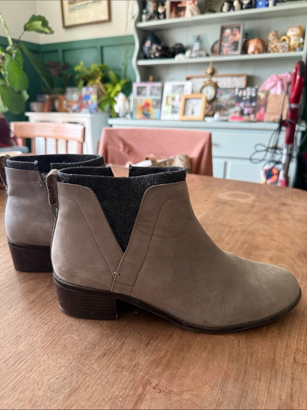 Vionic Sz 9 Joslyn Taupe & Gray Ankle Booties Weather Resistant Support - Picture 1 of 13